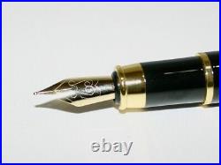 Original fountain pen has modern maki-e of Spring and autumn with box
